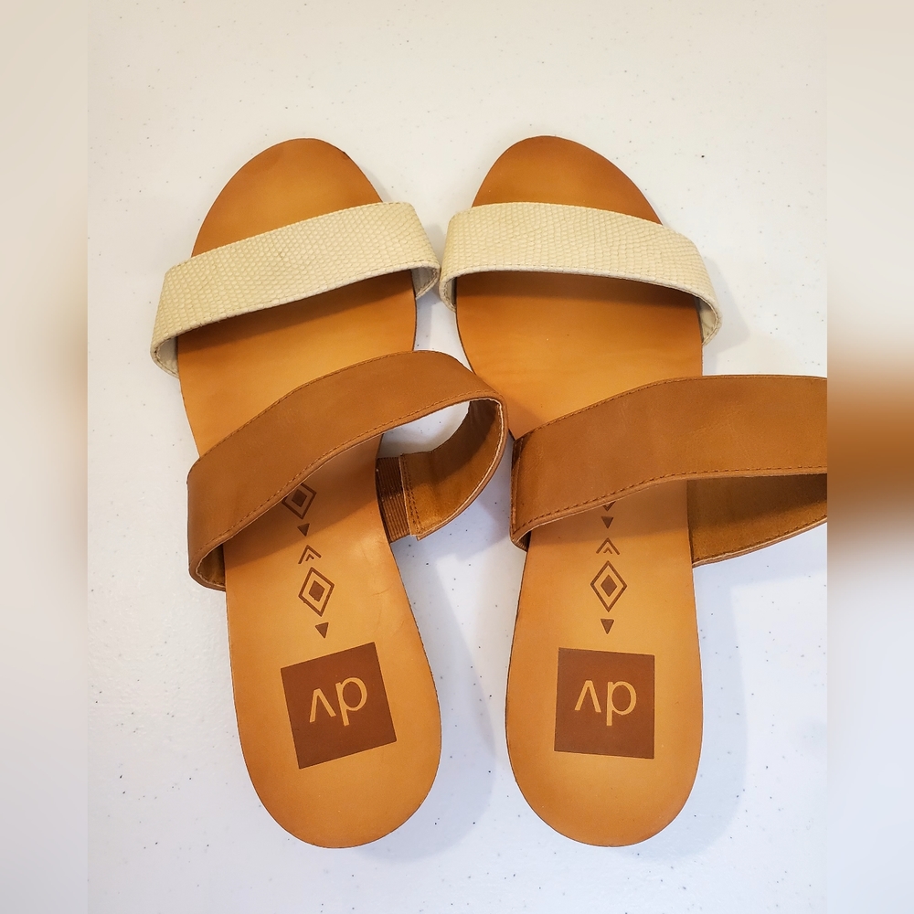 DV flat sandals white brown size 8.5